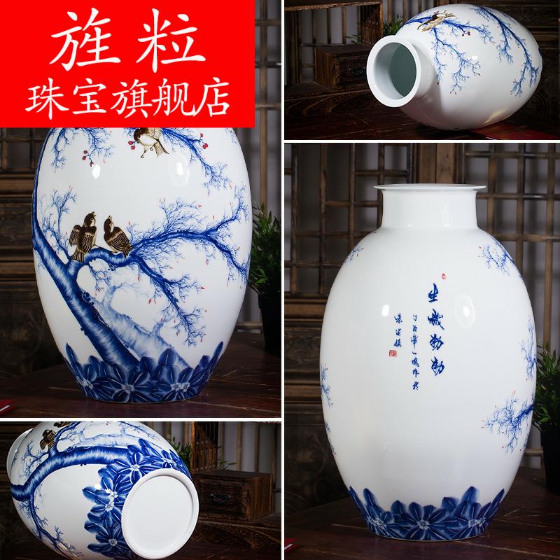 Blue and white porcelain of jingdezhen ceramics famous hand - made q7 vases, vibrant home sitting room adornment is placed