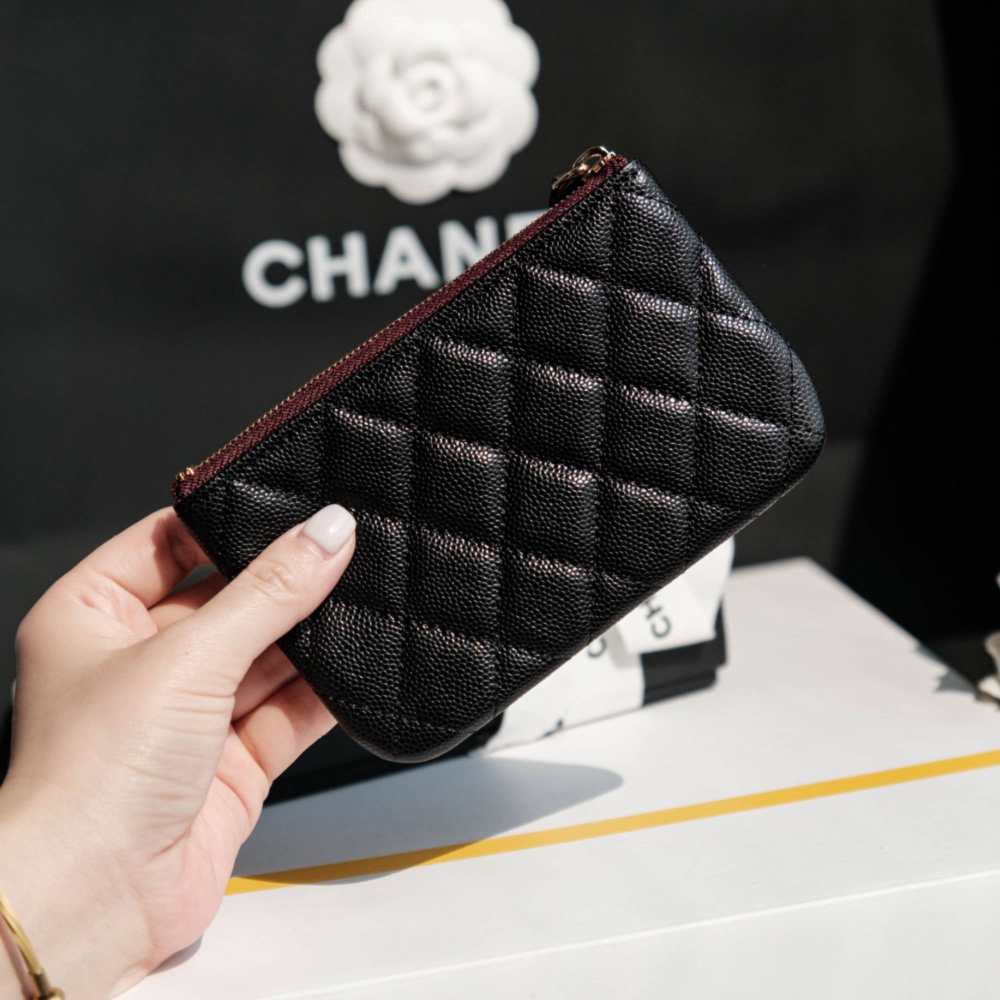 小牛皮拉链零钱包，鱼子酱球纹红色内里，短款硬币包，让你的钱包也时尚一把！-钱包-淘宝好物网