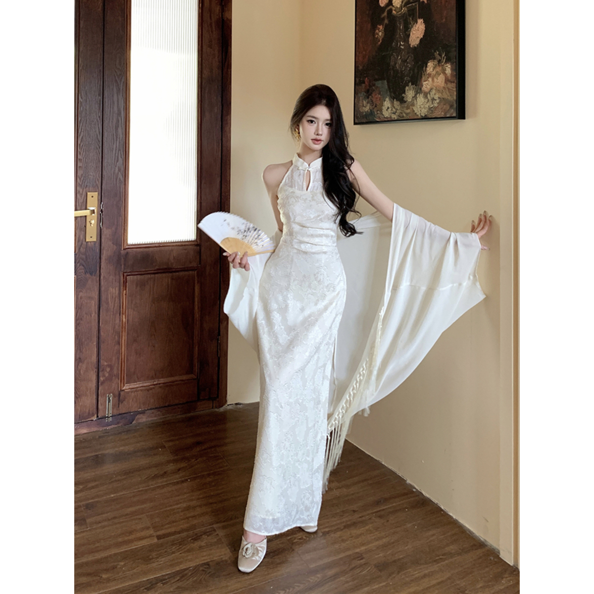 Timeless elegance: modernized sleeveless qipao halter dress - embrace eastern aesthetics this summer Timeless elegance: modernized sleeveless qipao halter dress - embrace eastern aesthetics this summer