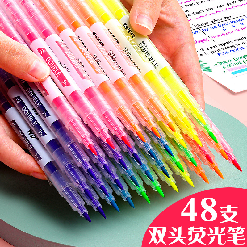 Double-headed color highlighter marker pen students use light-colored marker strokes to focus on fluorescent silver light pen vibrato with the same paragraph Xueba learning to take notes to do hand account small artifact thick head mark