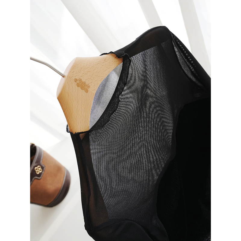 In Stock Now: Say Goodbye to 70% off - a Sophisticated yet Youthful Look! Velvet Mesh Patchwork Slim-Fit Top for Women, Autumn Season ＜Szzx043
