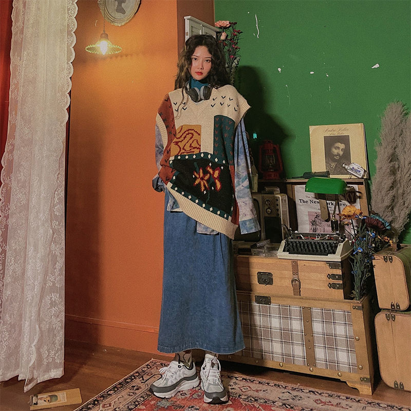 2021 spring retro vintage V collar patterned sweatshirt with long sleeves dactured shirt suit women loose horse chia and two sets of women