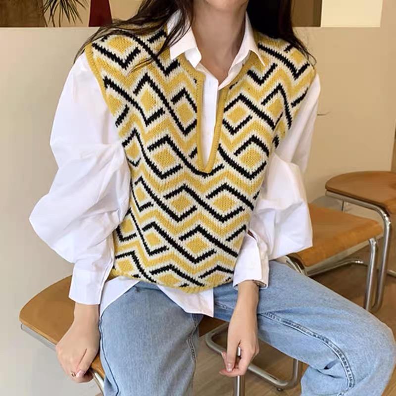 Two-piece suit single piece Korean minimalist design sensation small V neckline sweater horse chia bubble sleeve t shirt blouses (15 days