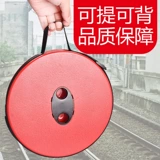 Пластиковый складной стул на открытом воздухе