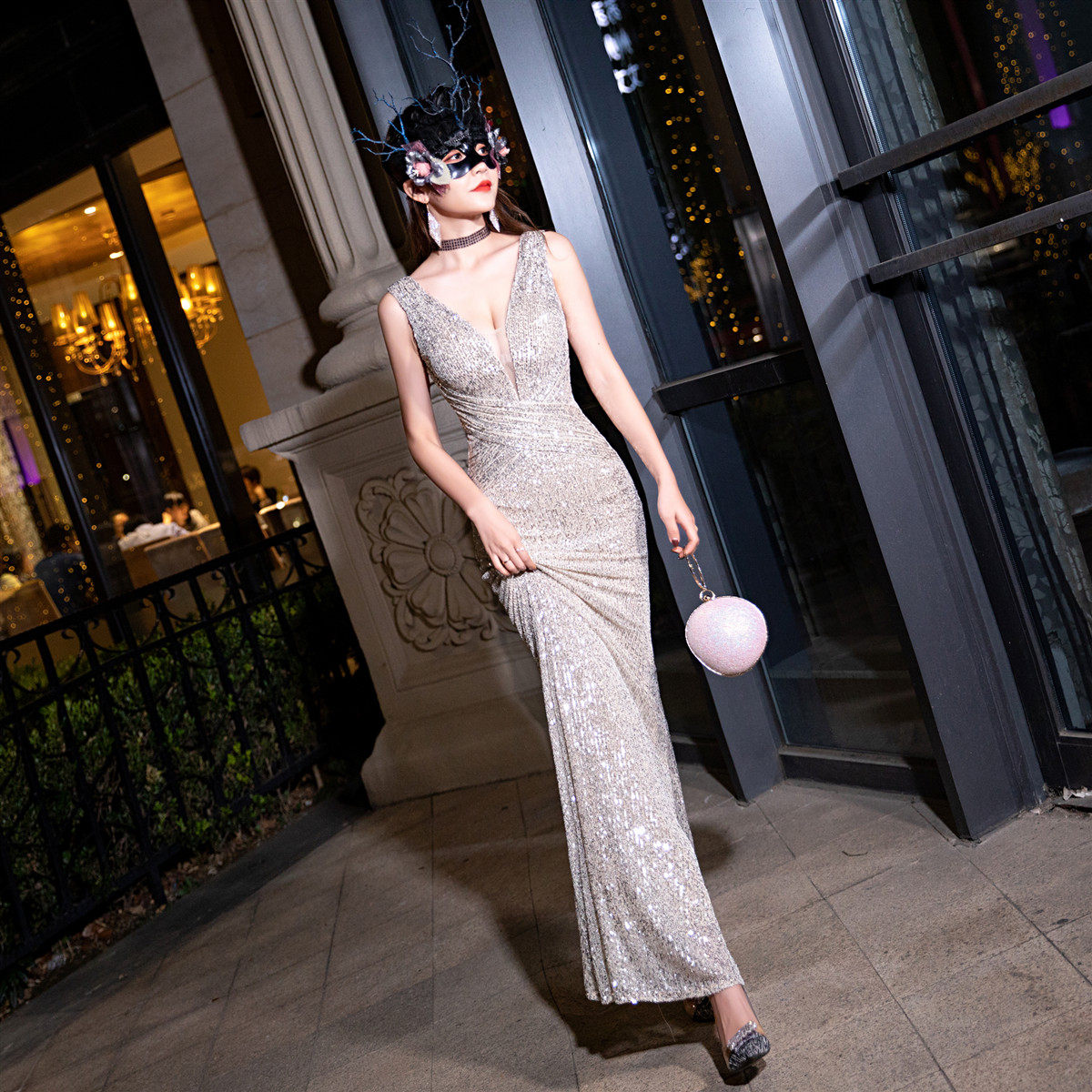 New evening dress women's new banquet noble temperament elegant annual meeting long host deep V fishtail sequins sexy