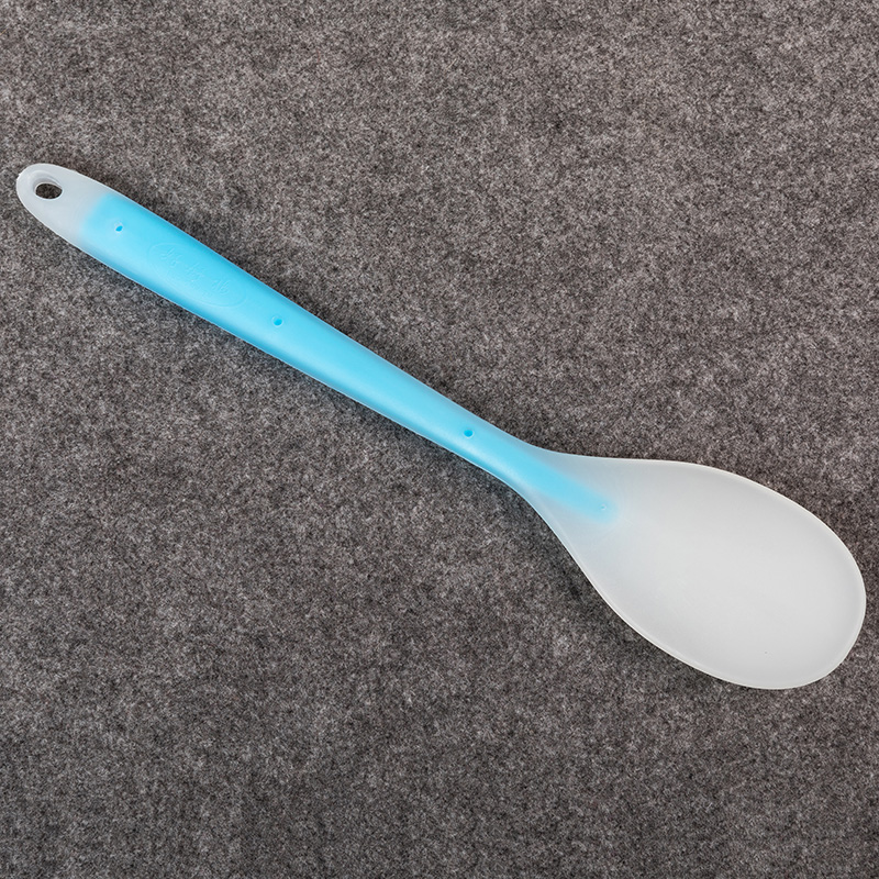 The meridian racket beater lengthens the pat board, the whole body silicone massage stick, and the household pat strip beats the back.