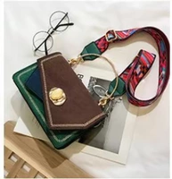 Темно коричневый