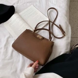 Портативная брендовая сумка, вместительный и большой ремешок для сумки, изысканный стиль, яркий броский стиль, в корейском стиле, коллекция 2021