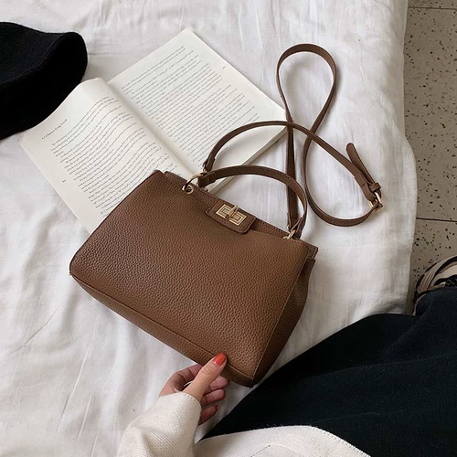 Портативная брендовая сумка, вместительный и большой ремешок для сумки, изысканный стиль, яркий броский стиль, в корейском стиле, коллекция 2021