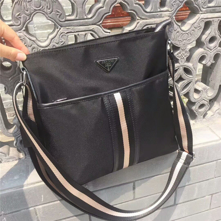 Bag Pack woman 2022 new Korean version Oxford cloth striped single shoulder inclined satchel bag 100 lap casual large capacity women's bag