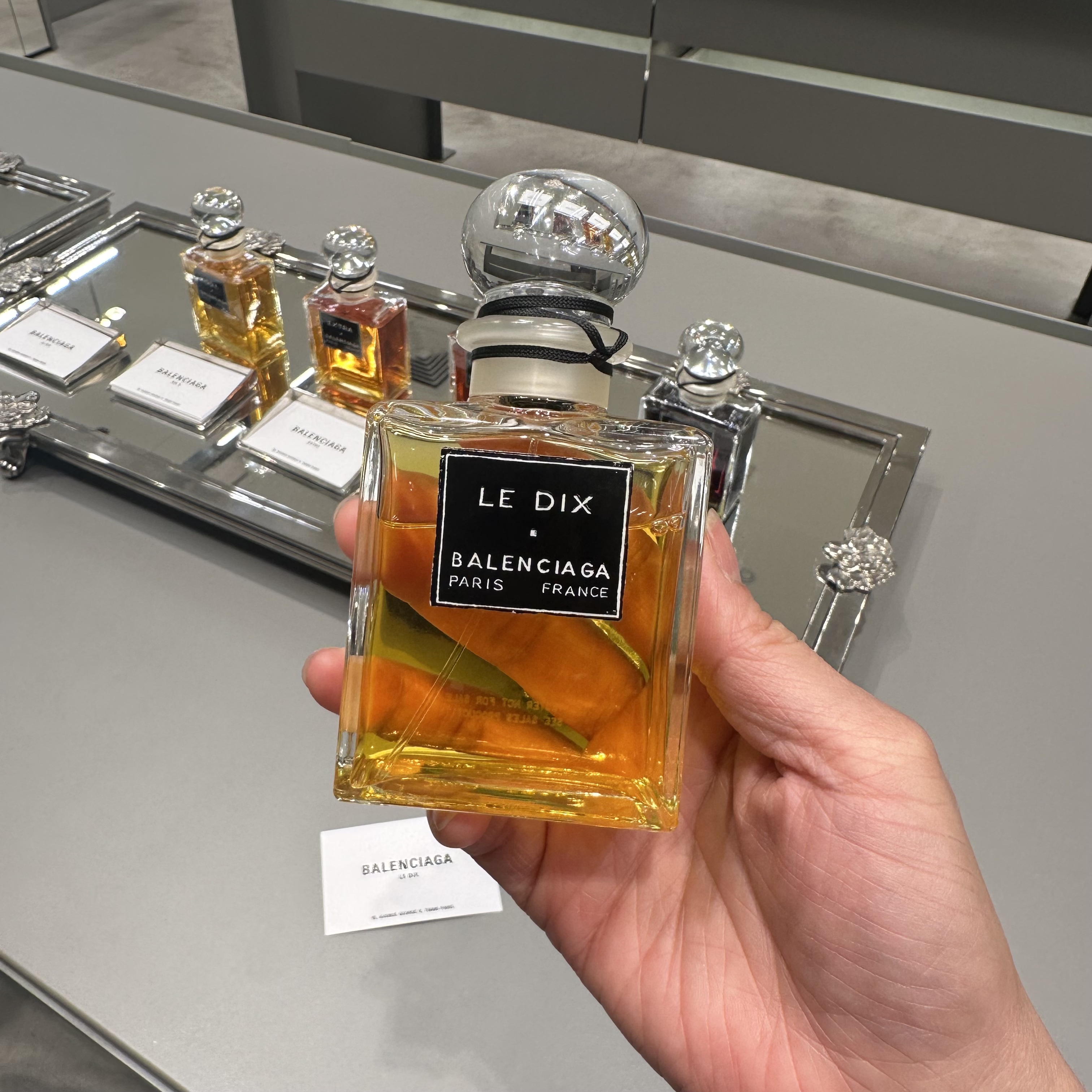 BALENCIAGA 香水 10ml 10本入 非売品 バレンシアガ ノーコメント10ml - メルカリ