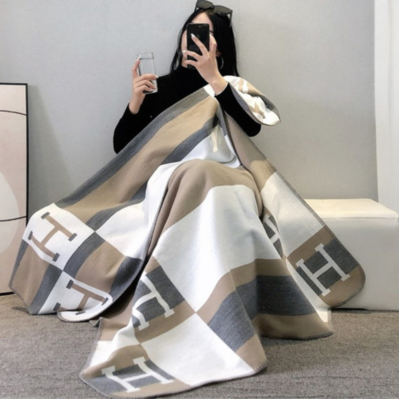 ins Light Luxury Aviation Blanket H Brand Letter Cashmere Wool Blanket Living Room Sofa Shawl Office Air Conditioning Nap Blanket