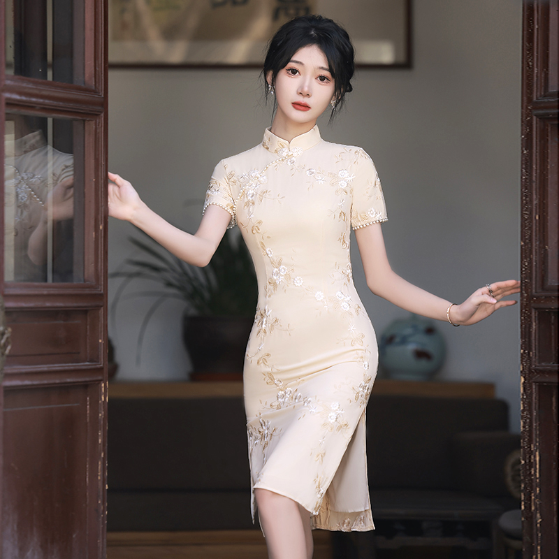 Summer short lightweight elite cheongsam, 2024 years, suitable for teen, with embroidery, light style, bright catchy style
