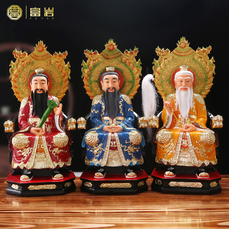 The statue of Sanqing is home to worship the Taoist ancestor Taoist ancestor Yuanshi Lingbao moral Tianzun Taishang Laojun