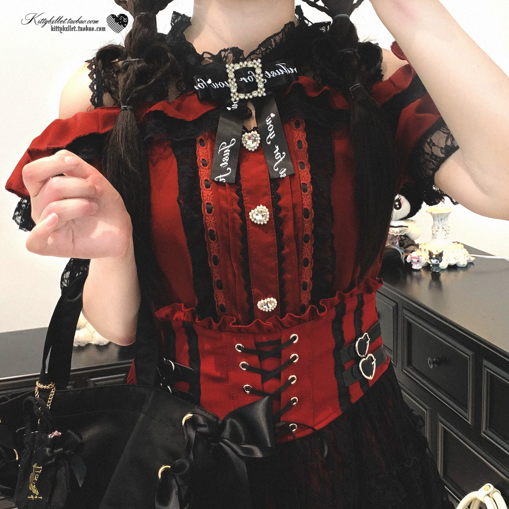 КиттиБокс оригинал [Love Lace] кружева перспектива и хитрый однотонный топ с открытыми плечами