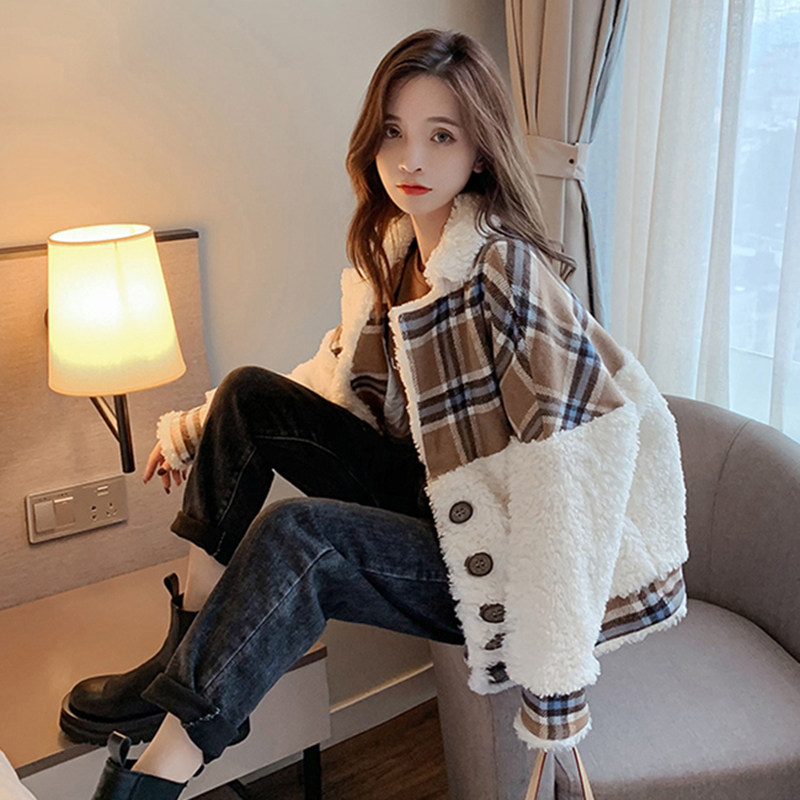 Xiaoxiang style lamb wool coat women's autumn and winter 2021 new small high-end design sense thickening plus velvet short