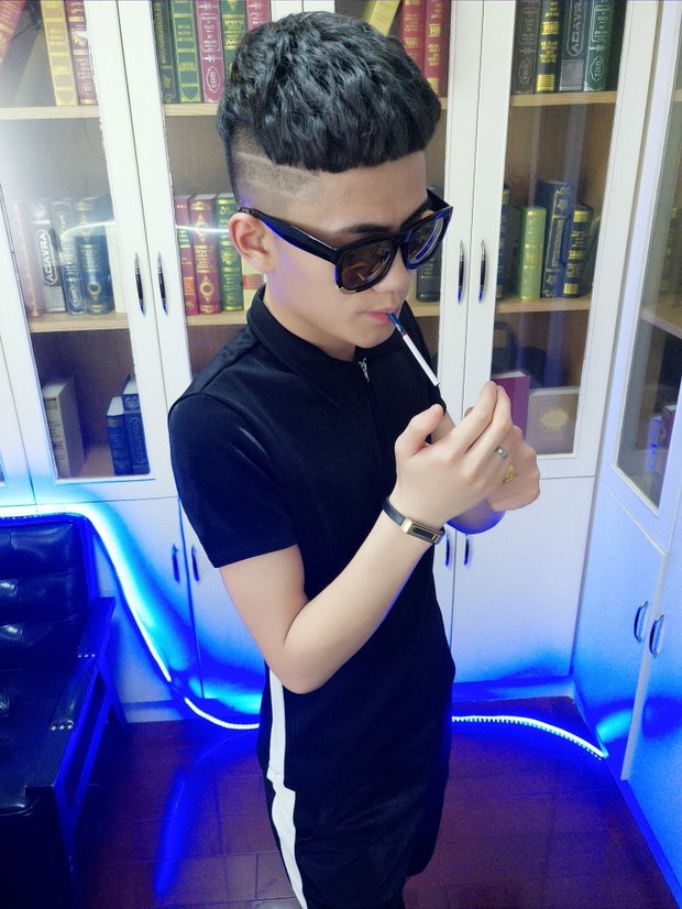 Bộ đồ xã hội nam anh chàng lưới đỏ hai mảnh quần short giản dị phù hợp với mùa hè mỏng phần tay nhanh màu đỏ người đàn ông cùng một đoạn quần jean đen nam