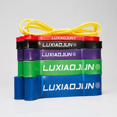 luxiaojun, also known as Lu Xiaojun, is a strength band, resistance band, and stretching trainer. He does home yoga pull-ups
