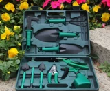 Обрезка садоводства растения дома цветочные инструменты подводят поливное водопальное чай