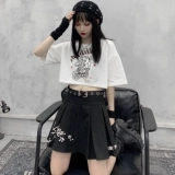 Футболка в стиле хип-хоп, короткие дизайнерские штаны, короткий рукав, свободный крой, высокая талия, тренд сезона