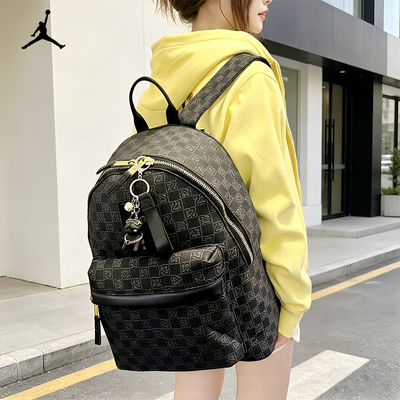 Jordan Jordan Aj Letter-Printed Brand Logo Large-Capacity Zippered Checkerboard Backpack Ultra-Lightweight Backpack Jordan Jordan Aj Letter-Printed Brand Logo Large-Capacity Zippered Checkerboard Backpack Ultra-Lightweight Backpack