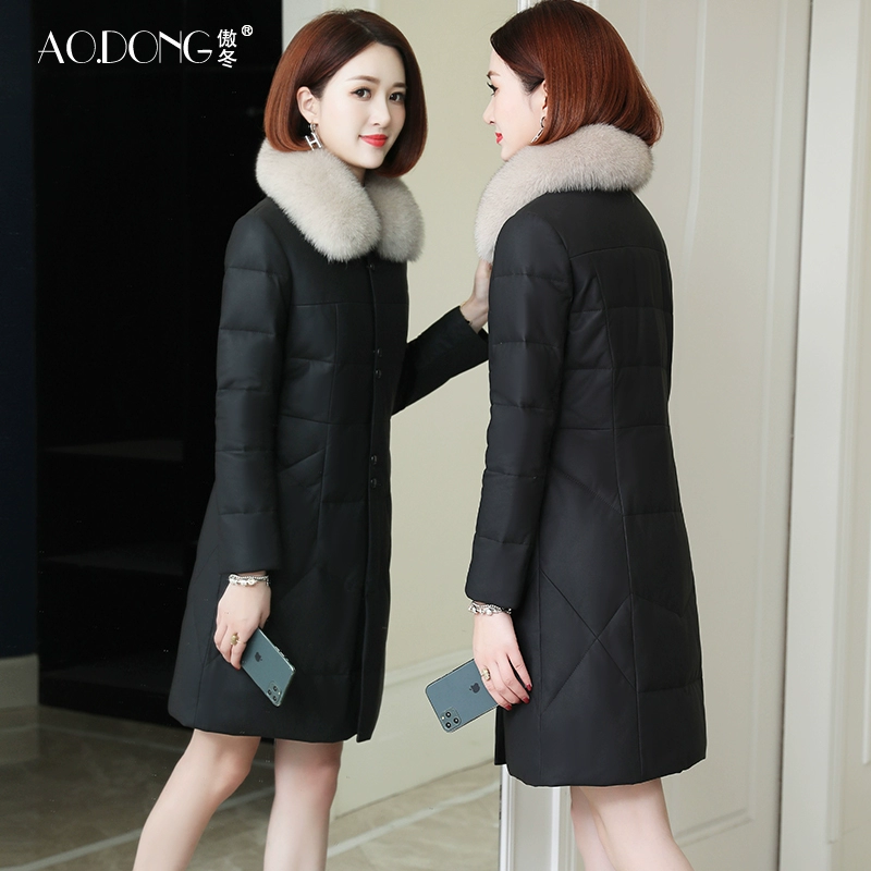 Aodong 2019 mới Hained leather down jacket nữ mid-lông cáo dài cổ áo khoác da cừu dày - Quần áo da