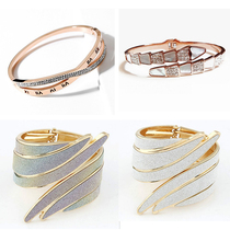 Model room dressing table cloakroom trinkets wardrobe closet jewelry bracelet bracelet decoration exhibition hall soft decorations