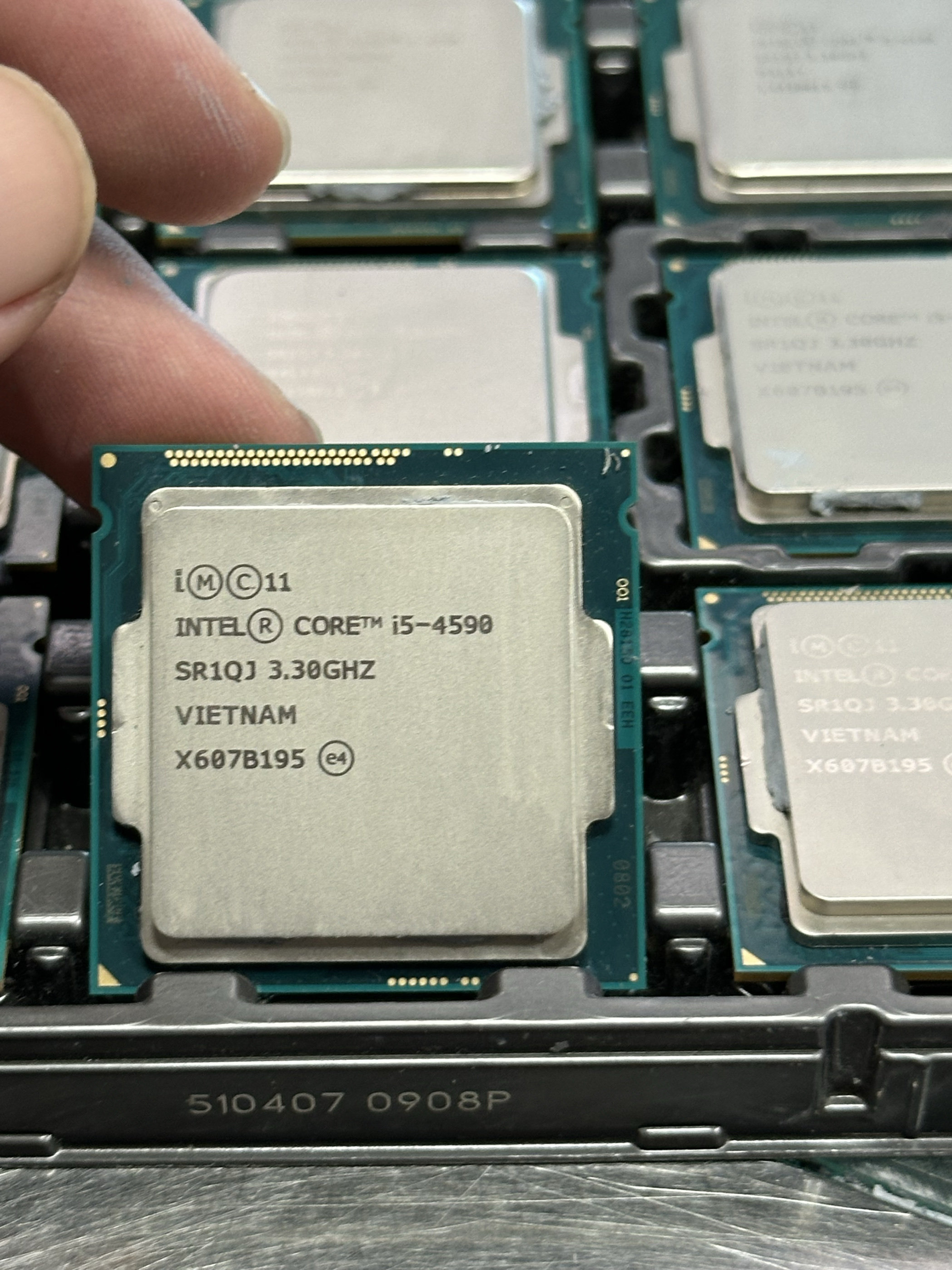 Intel/Intel i5-4590 - четырехъядерный классический настольный процессор среднего класса с тактовой частотой 3,3 ГГц Изображение 1