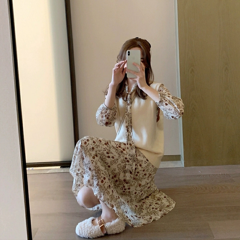 Early autumn ladies Xiaoxiangfeng Western style vest sweater broken flower dress women's two-piece suit Japanese gentle style