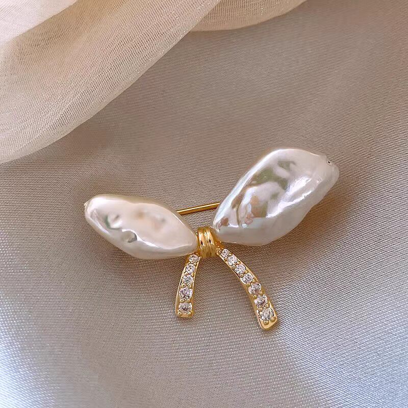 Outlet brand discount store clearance sale: irregular pearl bow brooches for women.