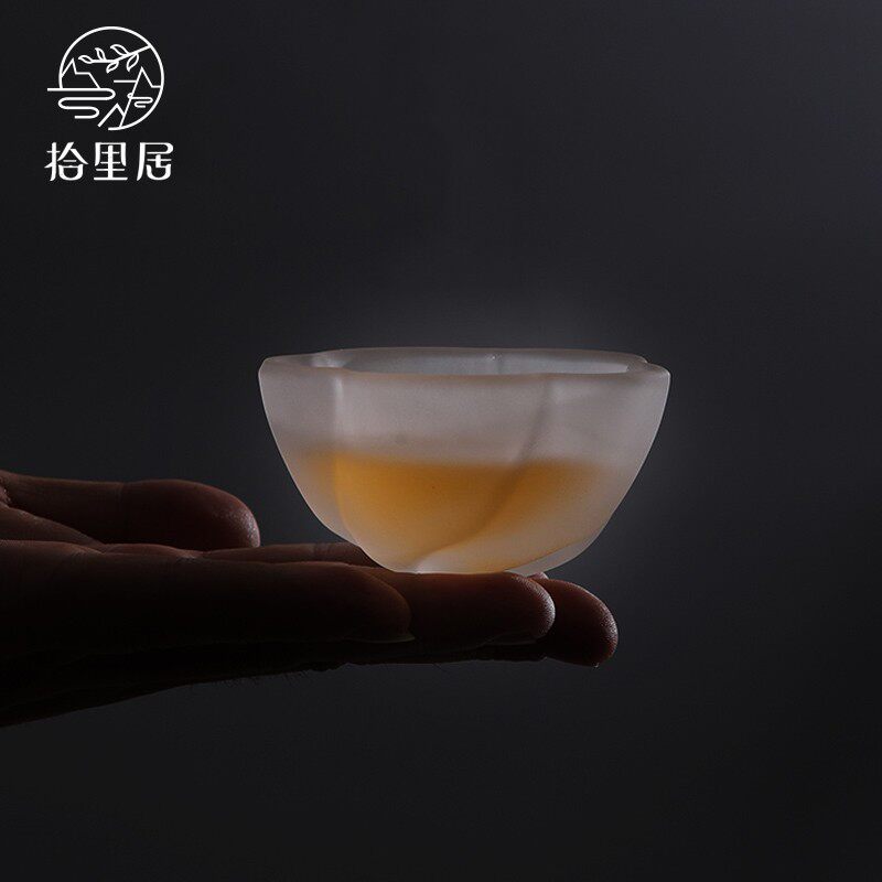 Pick up the glass cup hand - worn plum blossom lady kung fu teacup Japanese creative petals cup
