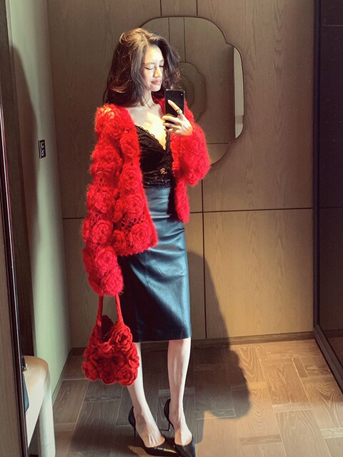 Korean-Style Early Spring Outfit with a Unique and Beautiful Vibe, Niche Design, Lazy and High-End Feel, Red Knitted Cardigan