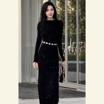 Elegant and Unique Black Waist-Cinching Dress in Hepburn Style for Important Occasions in Early Spring, with a Sophisticated and Classy Feel