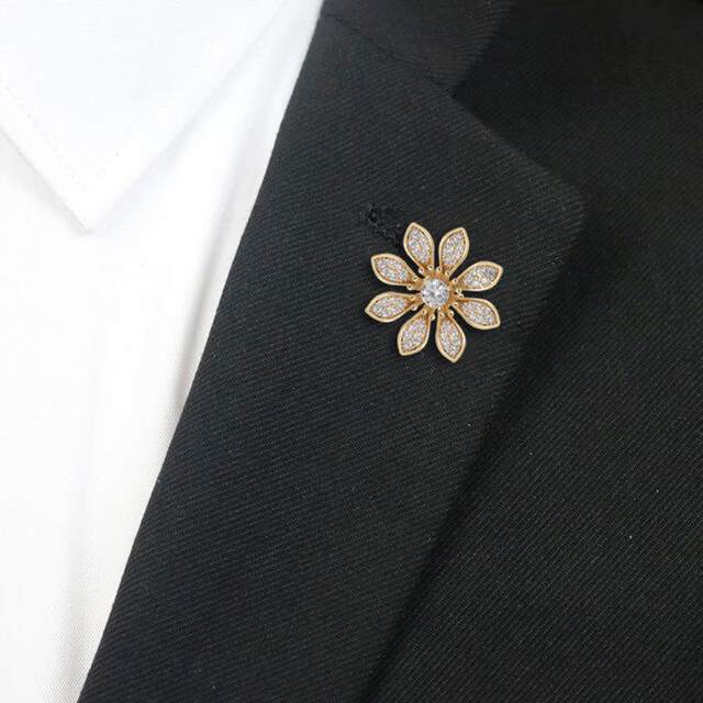 New Stylish and Fresh Cute Floral Zircon Small Lapel Pin, Korean and Japanese Style Chanel-Inspired Versatile Safety Pin