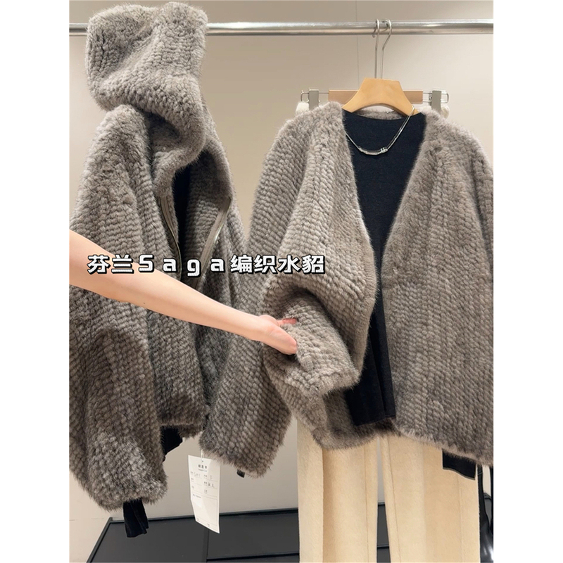 In Blue Finnish Saga Woven Mink! Annual National Production Is Only 20,000 Pieces. V-Neck Hooded Fur Coat for Women