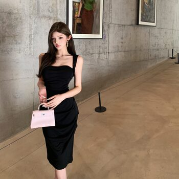 Korean-Style Chic Little Black Dress, New Autumn Long Dress for Women, Stylish Dress with Cut-Out Shoulder and Backless Design