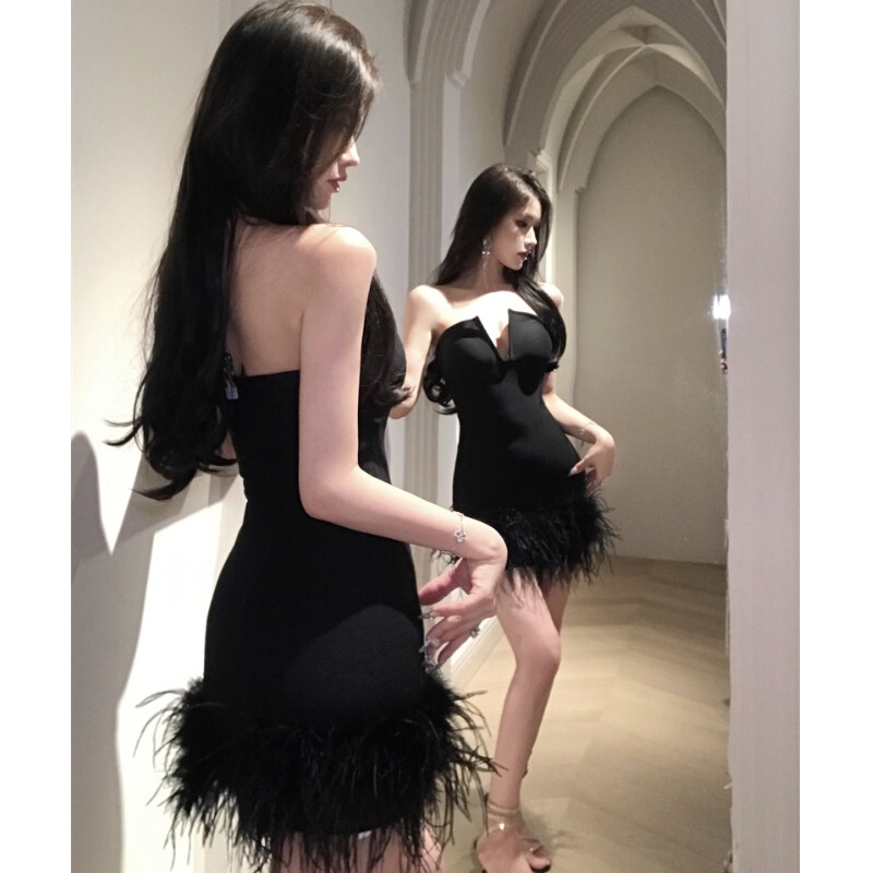 The Night Is Alluring and Elegant, with a High-Quality Imitation Ostrich Feather One-Line Neckline Deep V Bandage Dress for Women, Summer Black Short Skirt