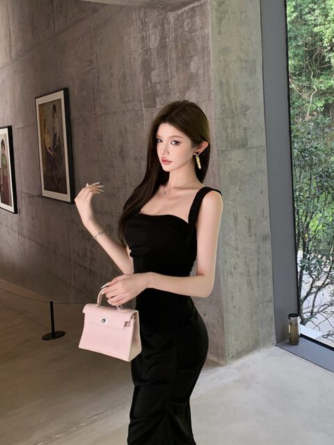 Korean-Style Chic Little Black Dress, New Autumn Long Dress for Women, Stylish Dress with Cut-Out Shoulder and Backless Design
