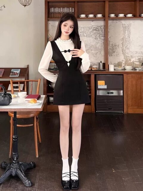 2025 Autumn New College Style Retro Fake Two-Piece Lace Design Slim Dress Women's Waist-Slimming Short Skirt