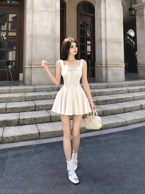 French-Style Pure and Elegant Bow-Tie Suspender Dress, Feminine and Rich Lady-Like, Waist-Cinching, Slimming Short Skirt, New Summer Style