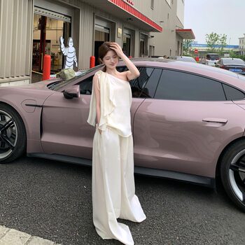 Beautiful Goddess-Like Textured Design Off-Shoulder Sleeveless Top with a High-End Feel, Loose and Slimming Wide-Leg Pants Early Autumn Set for Women