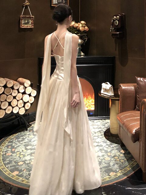 French-Style High-End Halter Neck Dress for Women, Suitable for Engagement, Evening, Birthday, Light Formal Dress, Stunning Long Dress for Early Autumn