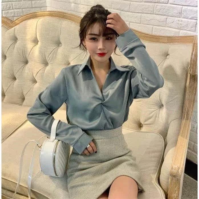 Han Edition V-collar satin long sleeve shirt design sense small loose shirt early autumn tide