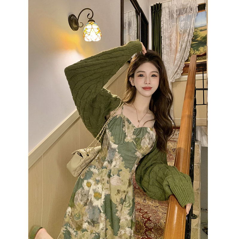 New Autumn and Winter Women's Clothing, Tea Break French Style Stunning Long Dress, Seaside Vacation Green Floral Suspender Dress Set