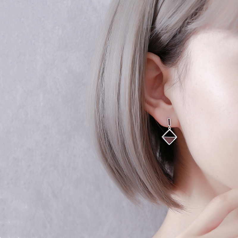 Small Crowddesign Geometric Earshot Female Brief Retro Asymmetry 2022 New Tide-Qi Personality Pendant Earrings