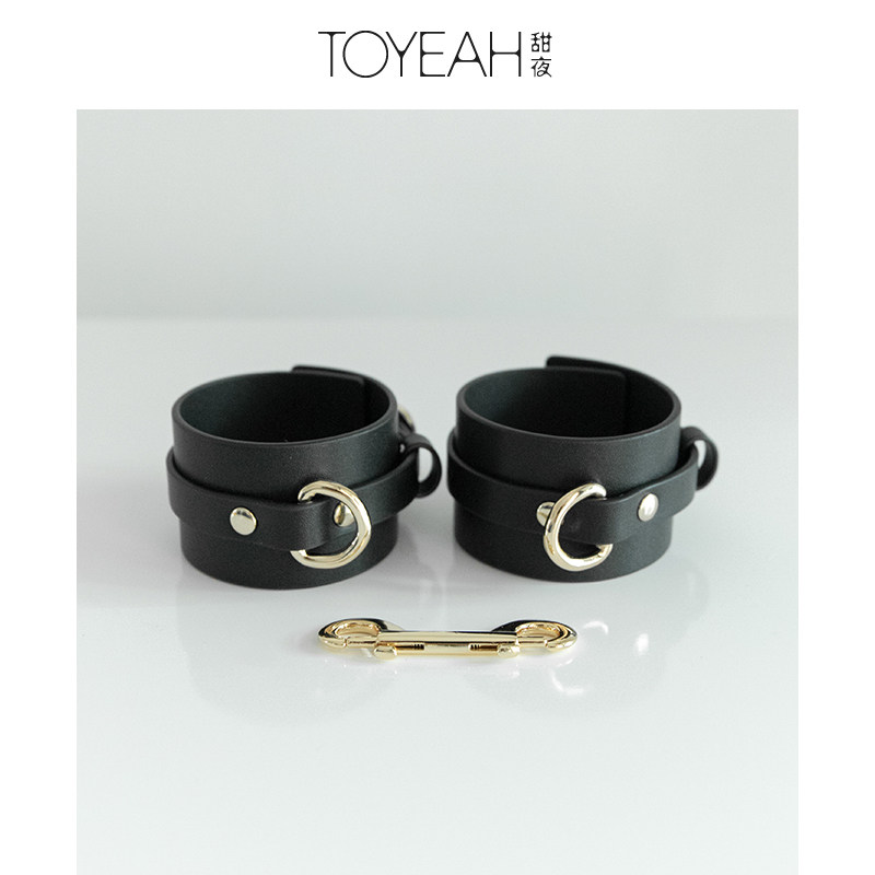 sm props genuine leather handcuffs teaching bondage Spice Sex Toy sex toy Sex Toys Conjugal Bed Bundle