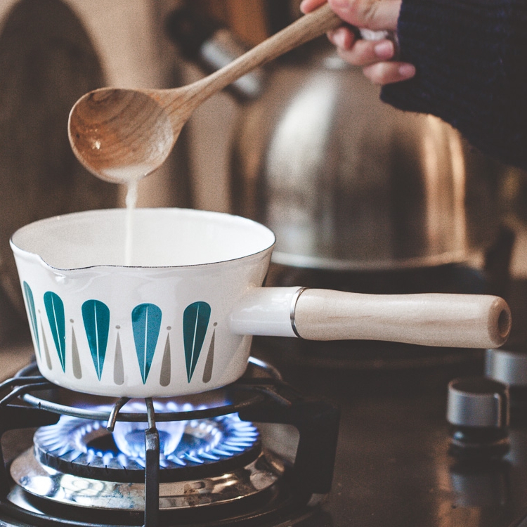 Tree enamel leaves enamel milk pot single handle hot milk pot cooking noodle boiler household electromagnetic cooker