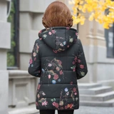 Демисезонный короткий пуховик для матери, куртка, толстовка с капюшоном с пухом, 50 лет, для среднего возраста