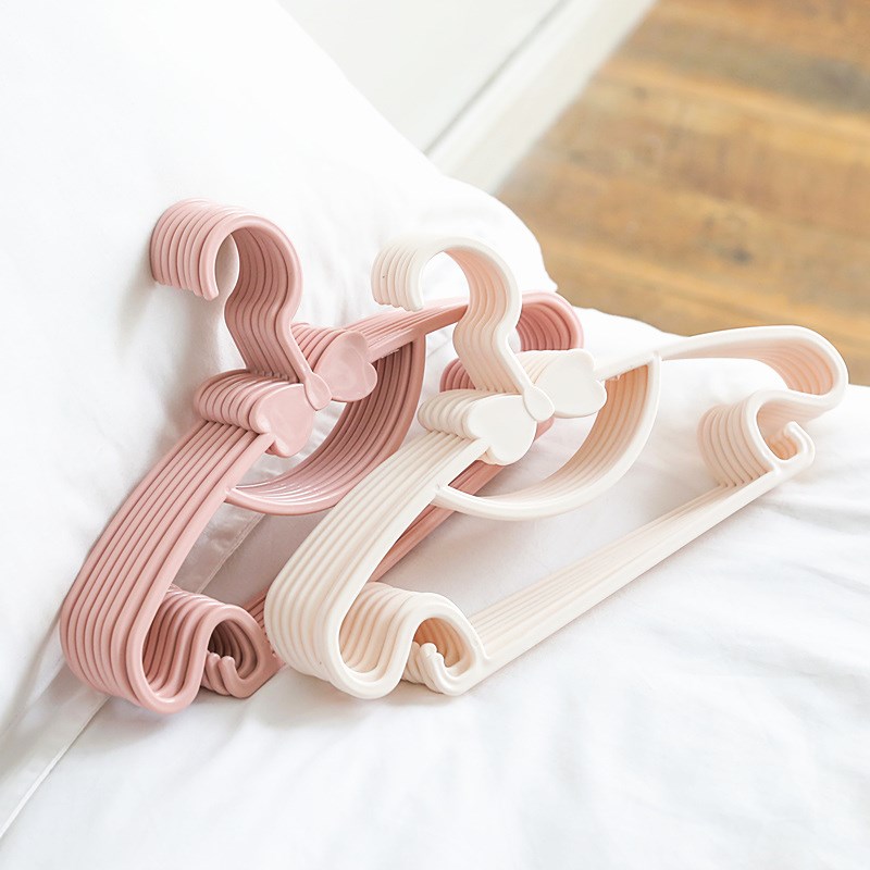 Adorable large number of clothes hanger Indoor scarring baby infant child newborn baby clothes hanger baby trumpet multifunction