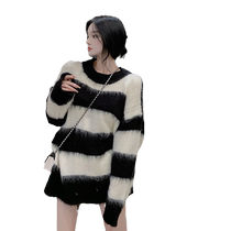Designed black and white striped color-blocked thickened sweater for women in autumn and winter loose and versatile mid-length warm sweater